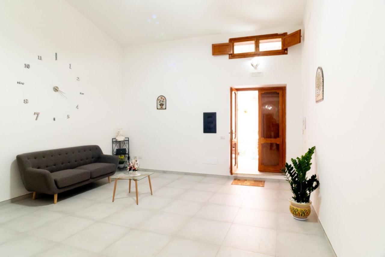 I Parrini Bed and Breakfast Porto Empedocle Exteriör bild